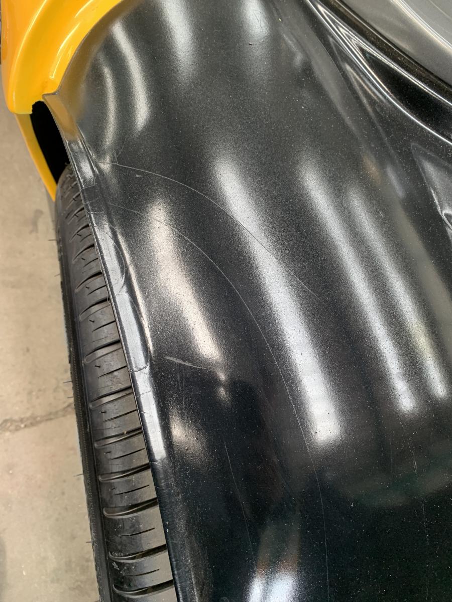 Детали экстерьера Renault Sport Spider 1996 года  (фото 22 из 22)